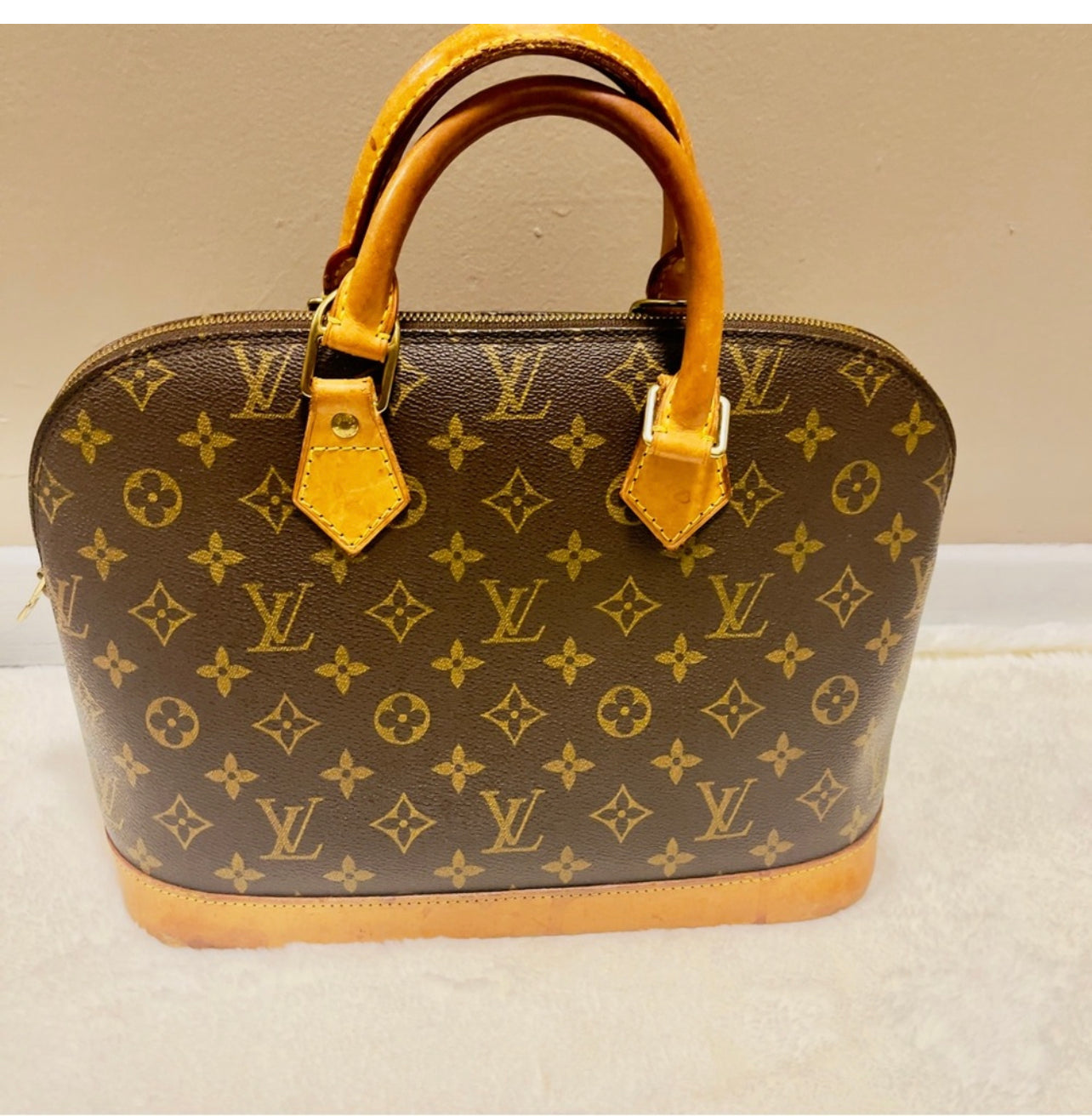 Preloved Louis Vuitton Canvas Monogram Ama PM bag.